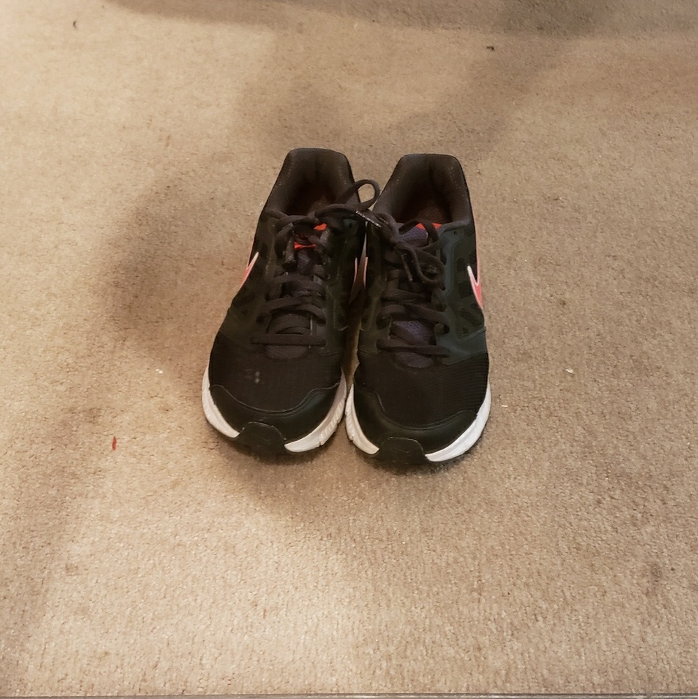 Nike womens tennies
